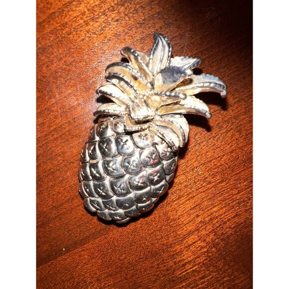 Pineapple Silver Tone w/ Gold Tinged Top Pendant / Pin Vintage - Picture 9 of 11